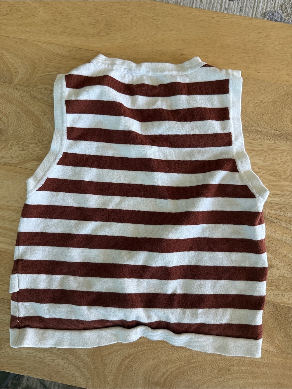 Bundle of 4 neutral tops - Picture 7 of 9